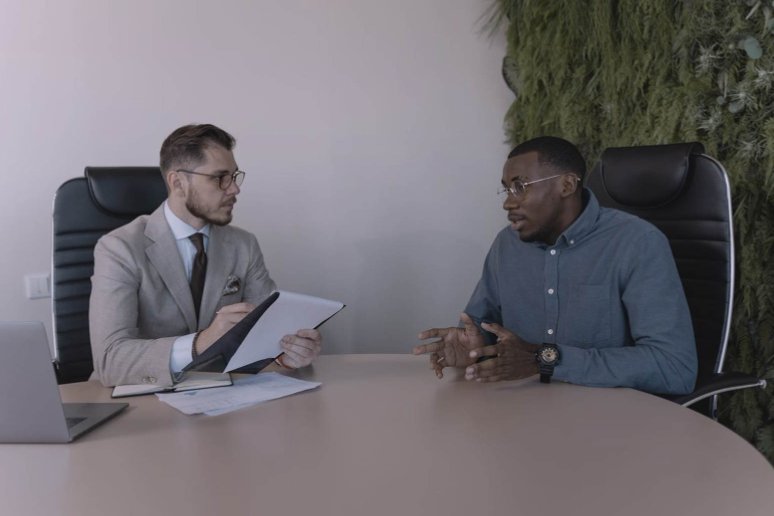 Why People Shift From Big organizations To Independent HR Consulting