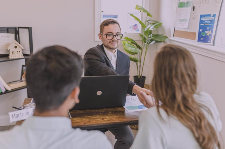How Independent HR Consulting Supports Change in Big Firms and Startups