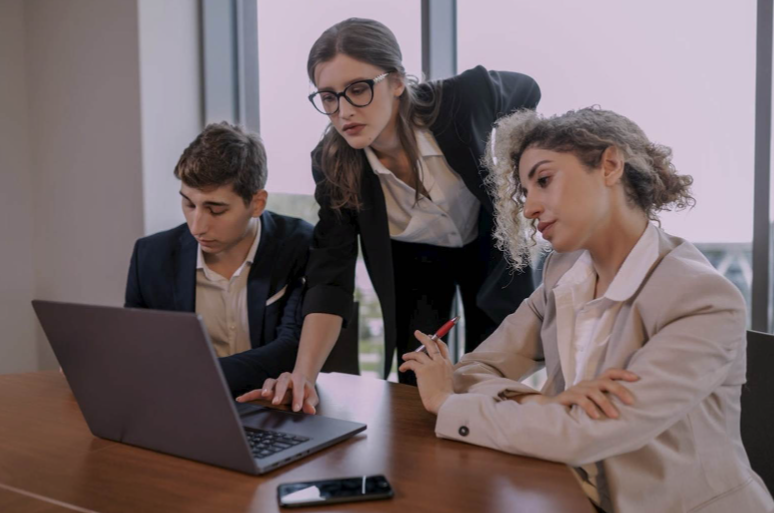  How People Management Helps Mid-Level Managers Grow