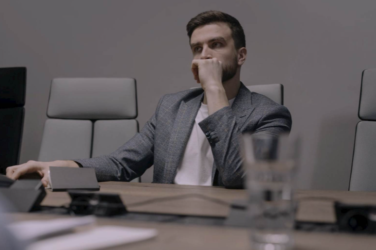 How Can Middle Managers Build Upward Influence and Reduce Ambiguity?